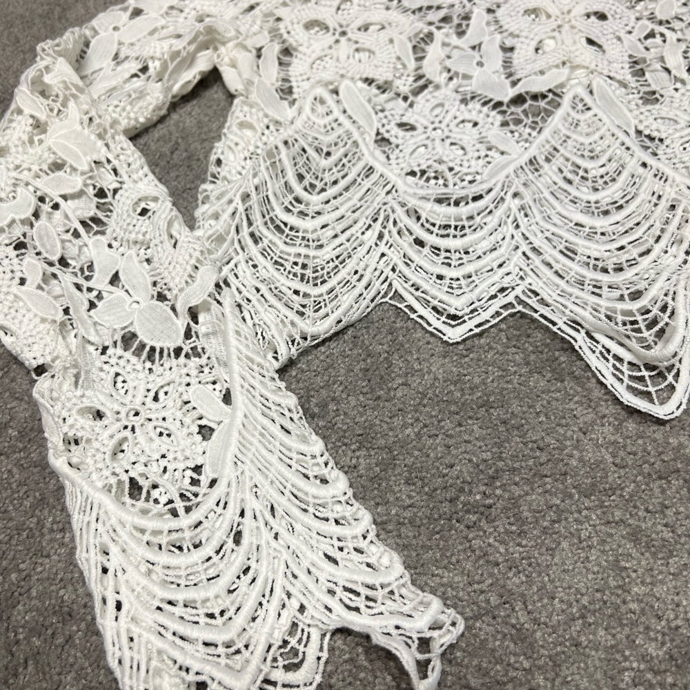 E.SSUE Crochet Top - Picture 3 of 5